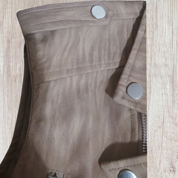 Dazy Womens Brown Faux Leather vest size medium tan color - Picture 8 of 14